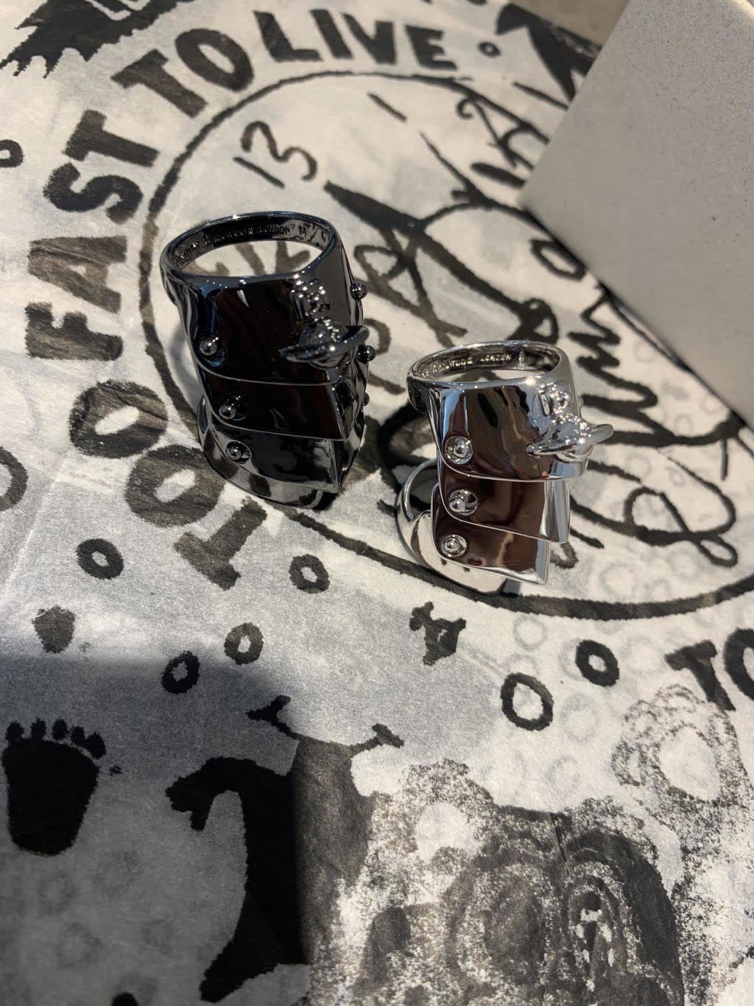 Vivienne Westwood Ring - Black and Silver
